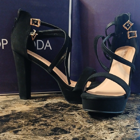 TOP Moda Shoes - Black Platform Heels with Chunky Heel and Straps